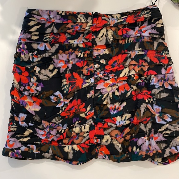 NWT Zara High Waisted Mini Skirt Black & Red Floral Print Ruffles in size Small - Picture 9 of 10